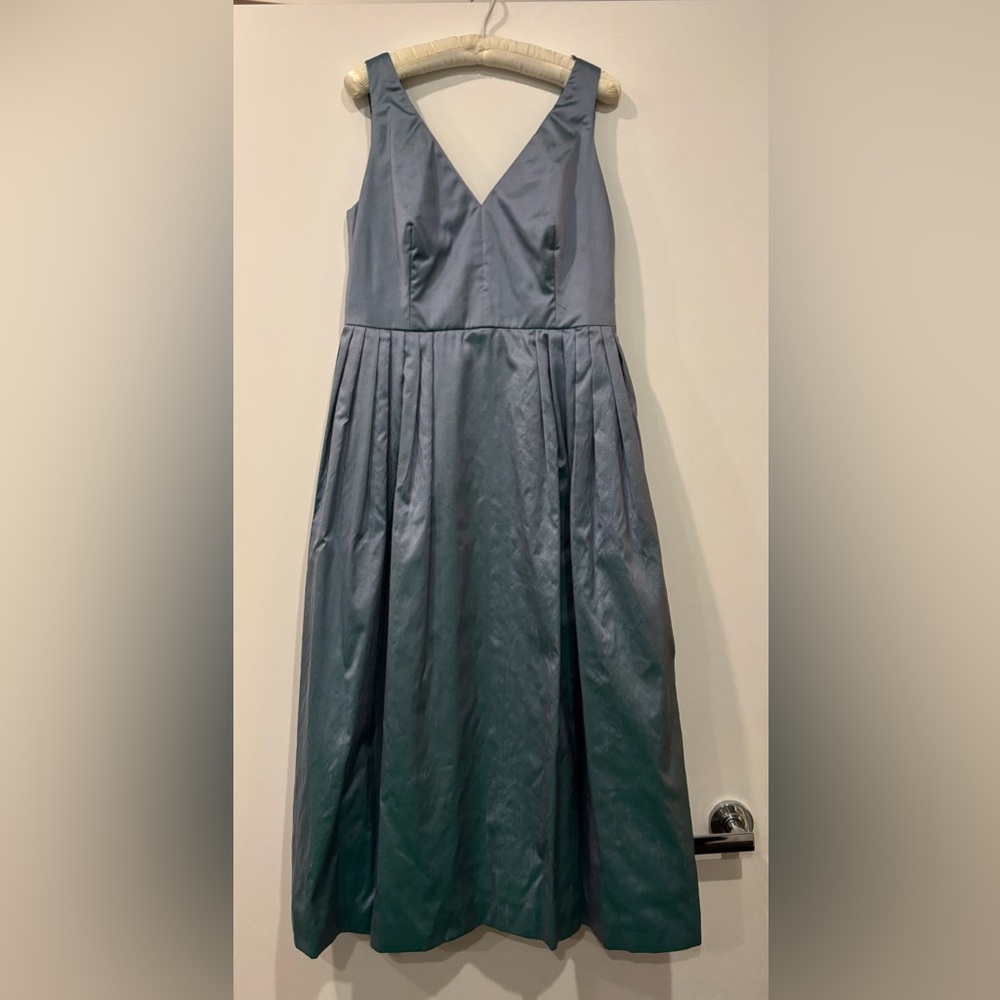 Elegant Sleeveless Blue Silk Dress